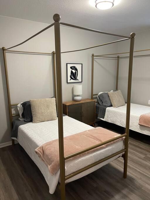 The Irene - 2 Bedroom Apt In Quilt Town, Usa Hamilton Exteriör bild